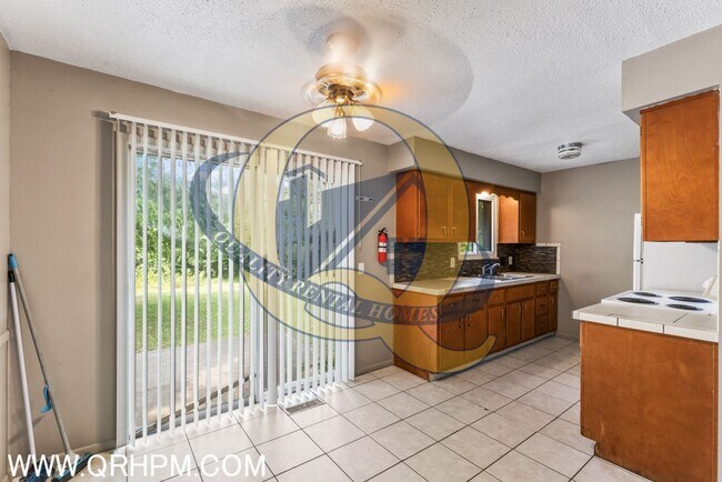 Foto del edificio - Available Now! Carmen Ainsworth Schools - Water included - SIDE BY SIDE DUPLEX