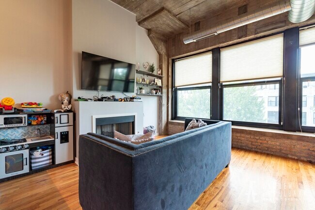 Foto del edificio - 1001 W 15th St