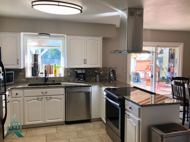 Building Photo - Spacious 3-Bedroom Home with Huge Shop, RV...