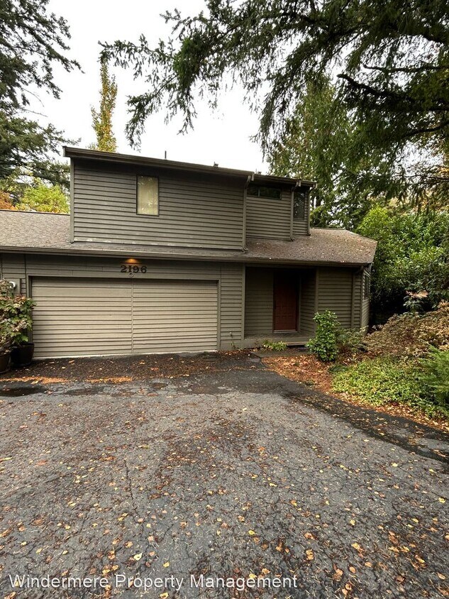 Foto principal - 2 br, 2.5 bath House - 2196 E. Birch St