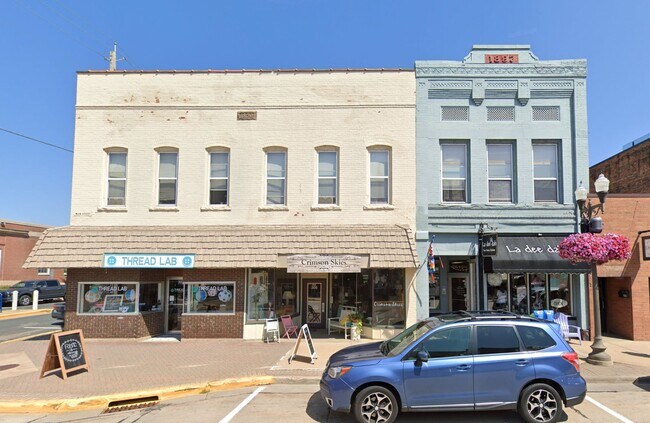 Building Photo - Lange Building