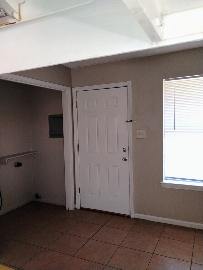 Building Photo - 1007 Shilo Ave