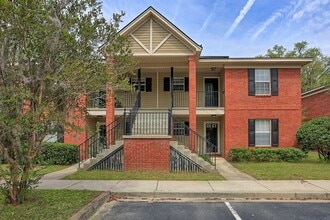 Building Photo - 211 Edgewater Rd