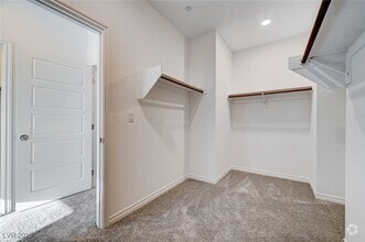 Building Photo - 600 Carriage Hill Dr