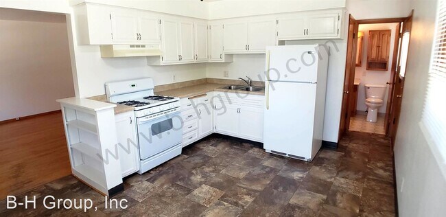 Foto del edificio - 3 br, 1 bath House - 3900 11th Ave