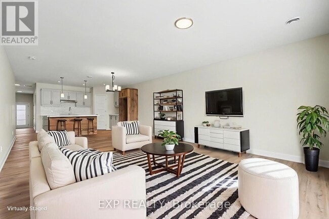 Building Photo - 440 Falcon Ln