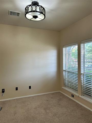 Foto del edificio - 2453 Ravenhurst Dr