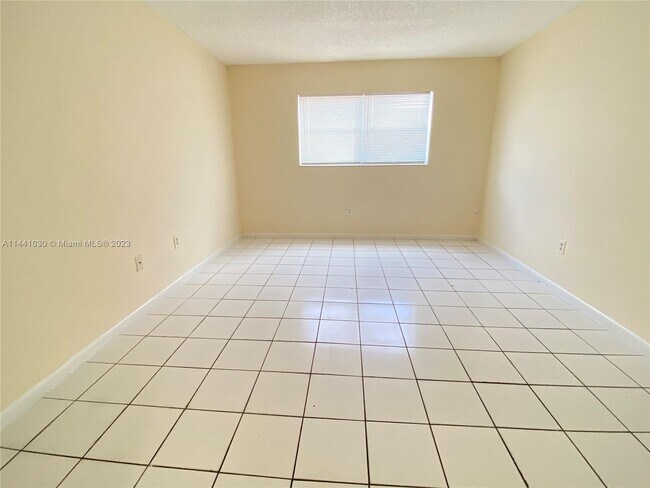 Foto del edificio - 3710 NW 21st St