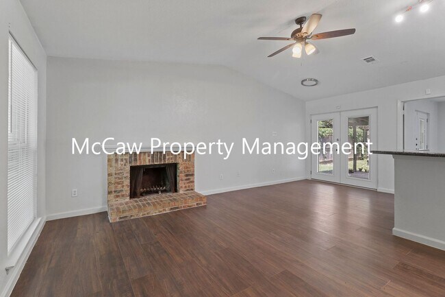 Building Photo - Coming Soon! Fantastic 2/1 Duplex in Mesqu...