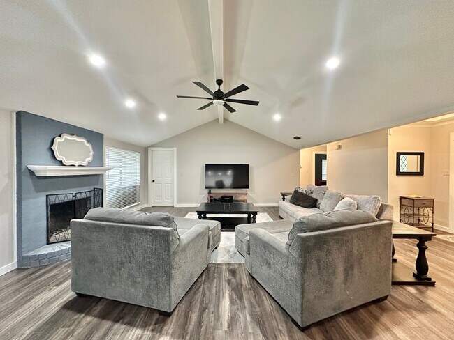 Building Photo - Updated 3-Bedroom 2.5 Bath Retreat in Whit...