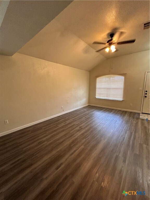 Foto del edificio - 3208 Raven Dr