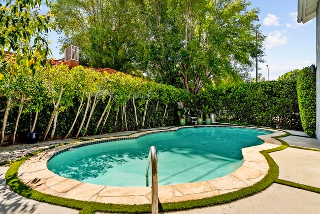 Pool - 4242 Van Nuys Blvd