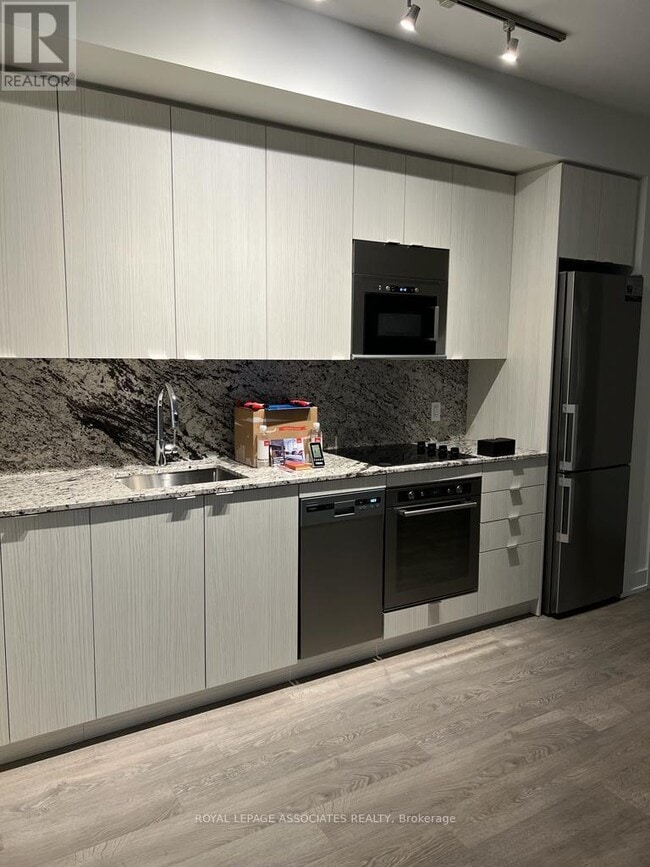 Building Photo - 5 Mabelle Ave