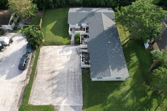 Building Photo - 4620 Kelmar Dr