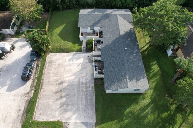 Foto del edificio - 4620 Kelmar Dr