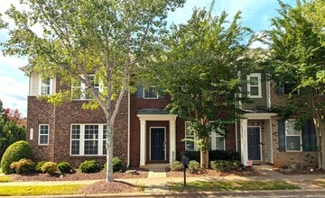 Building Photo - 3017 Coventry Commons Dr