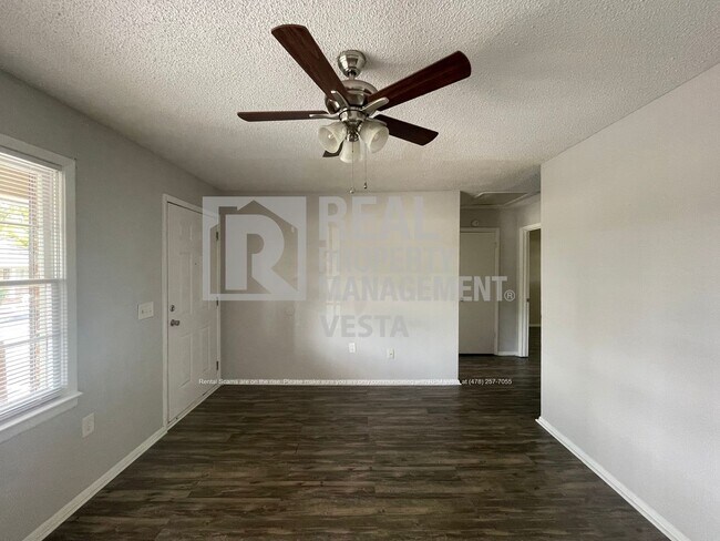 Foto del edificio - 406 Russell Pkwy