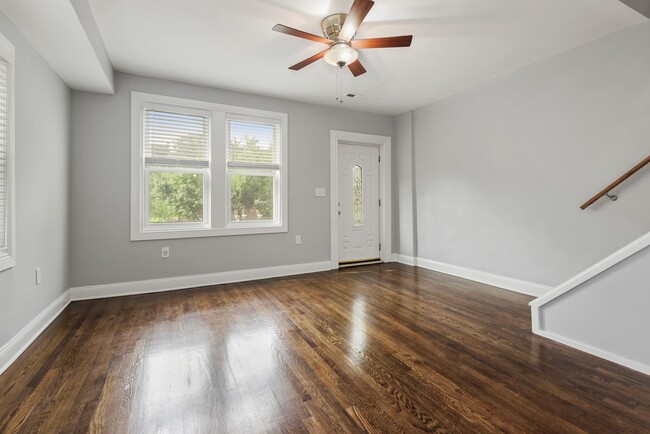 Living Room - 815 Sheridan St NW