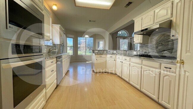 Foto del edificio - 5212 Lakeland Dr