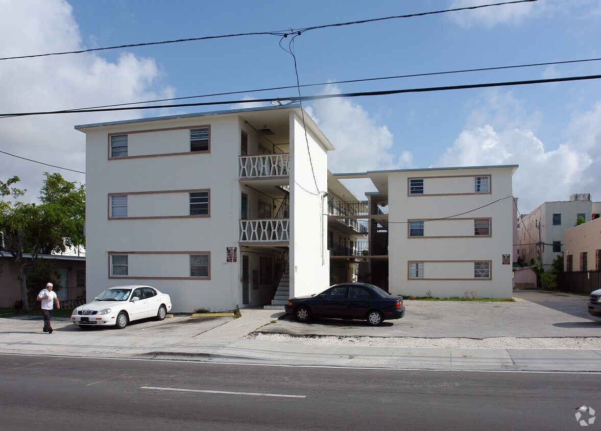 Primary Photo - Llanes Apartments