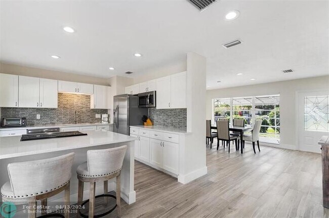 Foto del edificio - 2501 NE 12th St