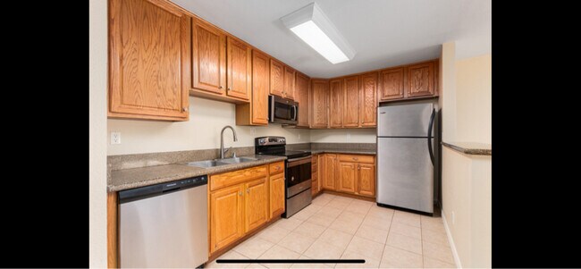 Building Photo - 1825 Bayview Heights Dr