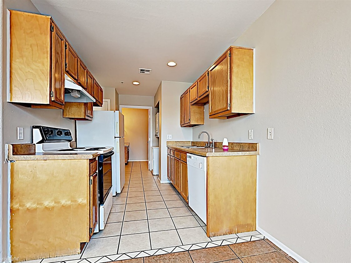 Primary Photo - 111 E Ingram St