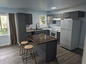 Building Photo - 208 W Main St