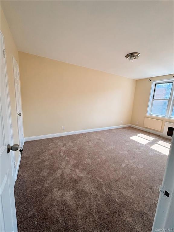 Building Photo - 2 Sadore Ln