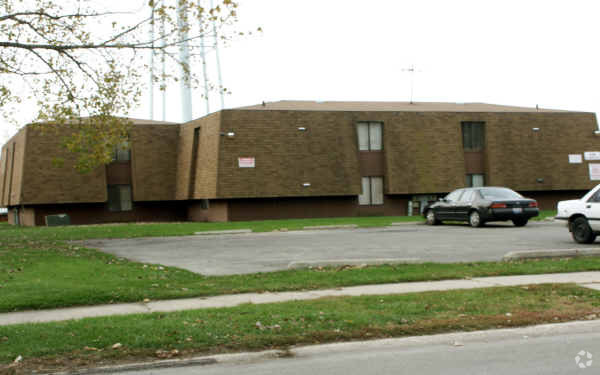 Primary Photo - 10 E Zarley Blvd