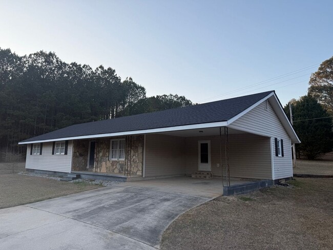 Building Photo - Renovated countryside 4 bedroom 2 bathroom ranch on 2 acres! Must see!