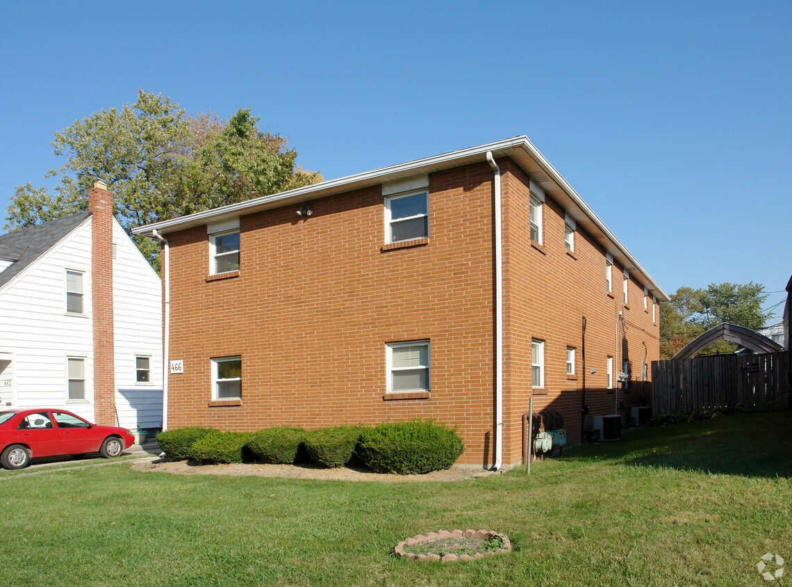 Building Photo - 466 Kossuth St
