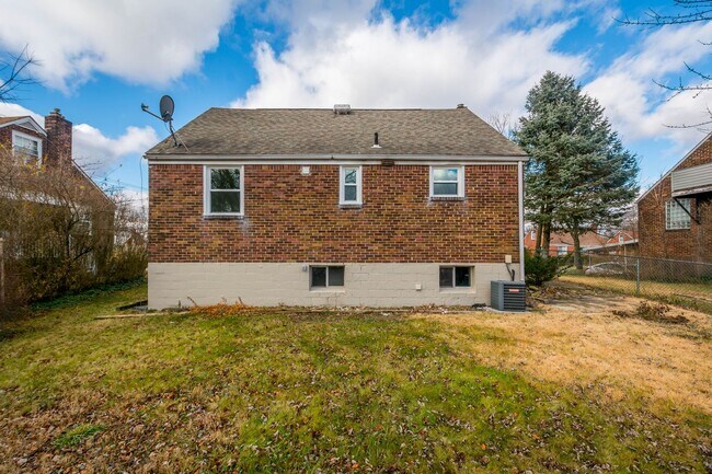 Building Photo - UPDATED & READY FOR MOVE IN 3 BEDROOM IN N...