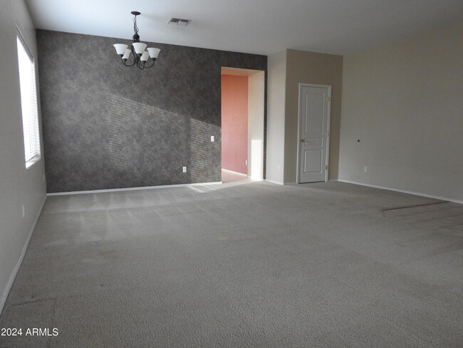 Building Photo - 884 E La Costa Pl
