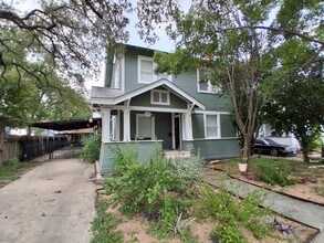 Building Photo - 619 Cedar St