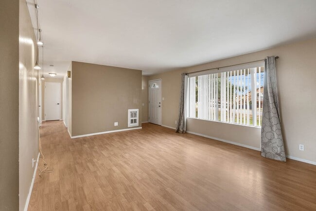 Building Photo - 4 Bedroom Home with Covered Parking & Fenced Backyard