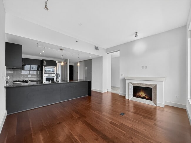 Building Photo - 737 Olive Wy