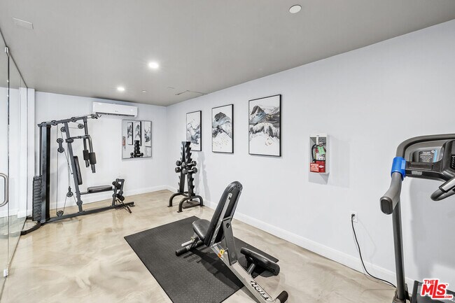 Foto del edificio - 5229 Willowcrest Ave