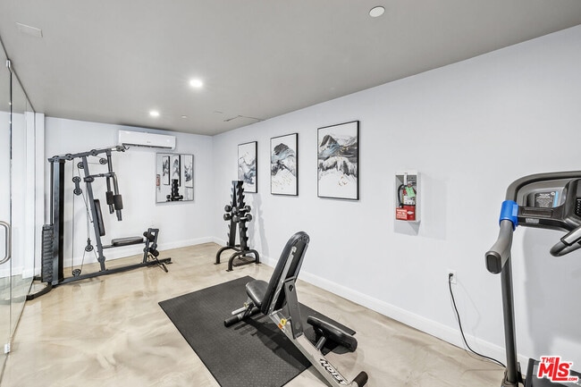 Building Photo - 5229 Willowcrest Ave