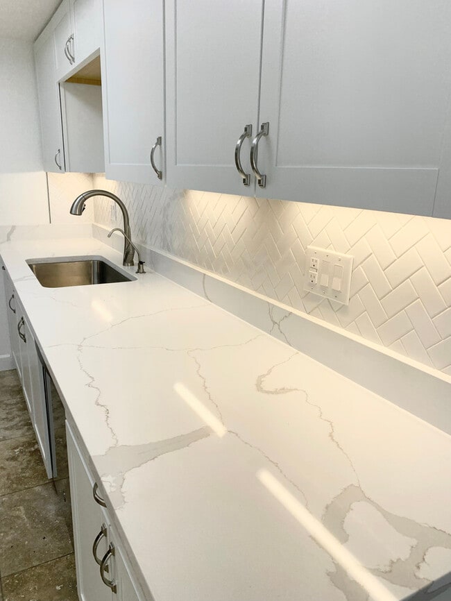 Building Photo - 8546 E Bellview St