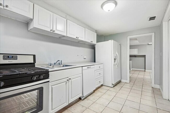 Foto del edificio - 3914 Erdman Ave