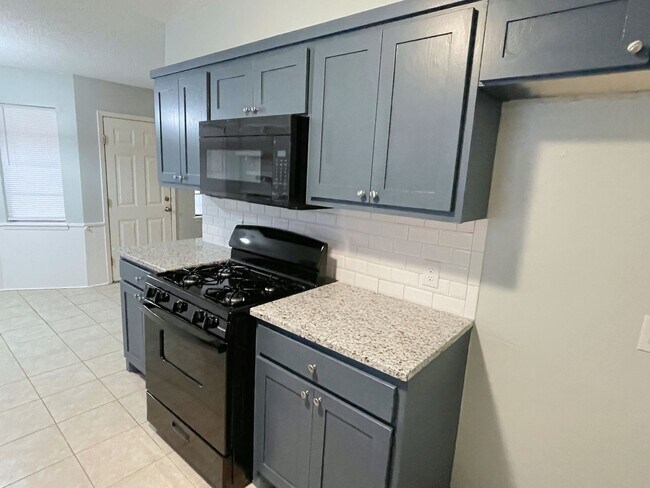 Building Photo - Charling 3bd 2 ba house close to the Unive...
