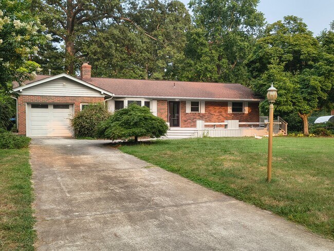 Foto del edificio - 2409 Millwood Rd