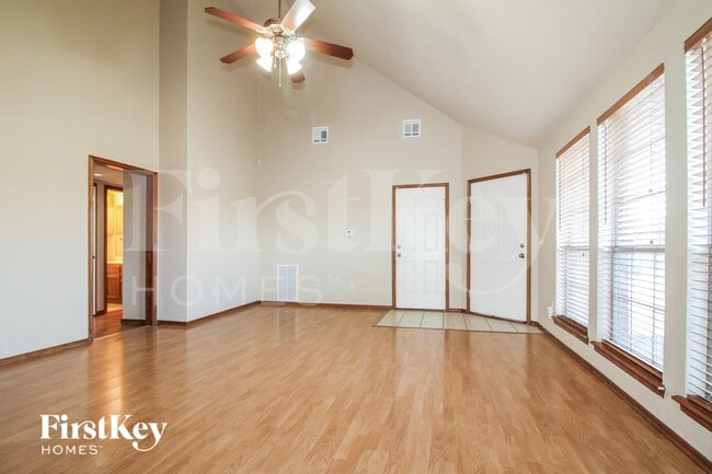 Building Photo - 2504 Tyler Ln