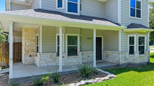 Building Photo - 1322 Milner Dr