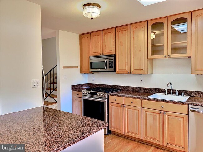 Building Photo - 1103 Carper St