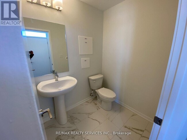 Building Photo - 80 Honeycrisp Cres