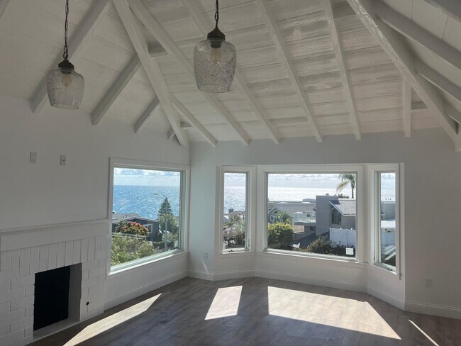 Building Photo - 2742 S Coast Hwy