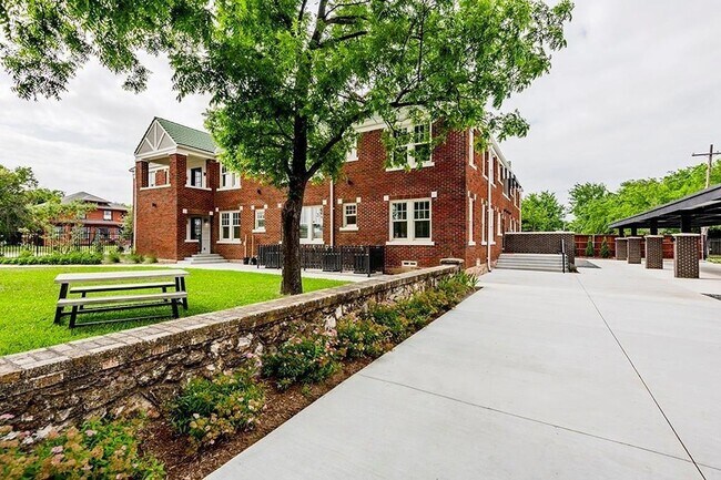 Building Photo - 2837 Hemphill St
