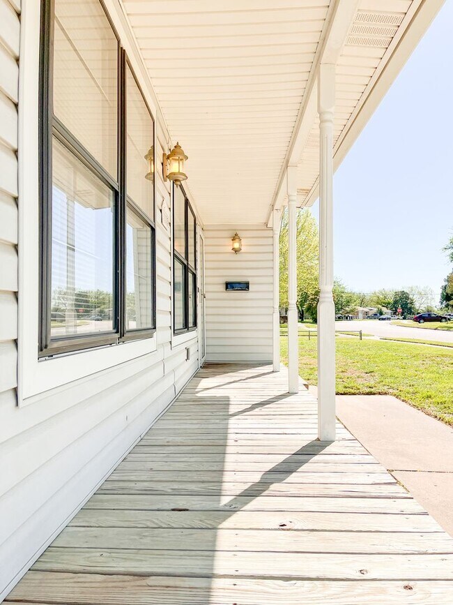 Building Photo - Available Now!!!! Beautiful 1 story, 3 bed...